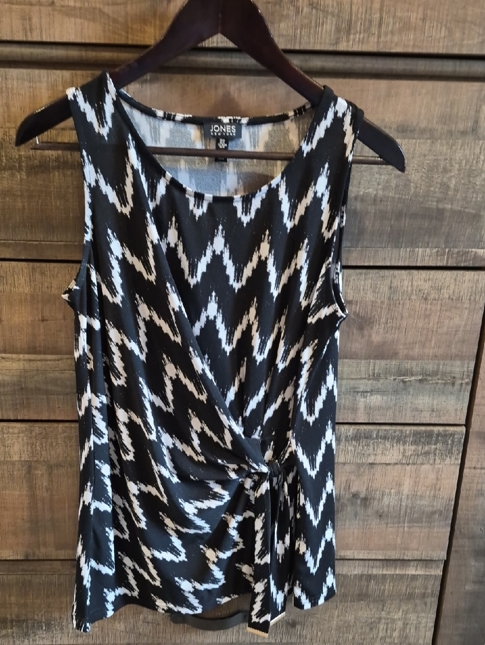 Jones New York Black and White Sleeveless Tie-Front Shell
